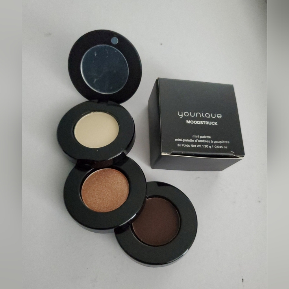 Younique Eyeshadow Mini Palette - Picture 1 of 2